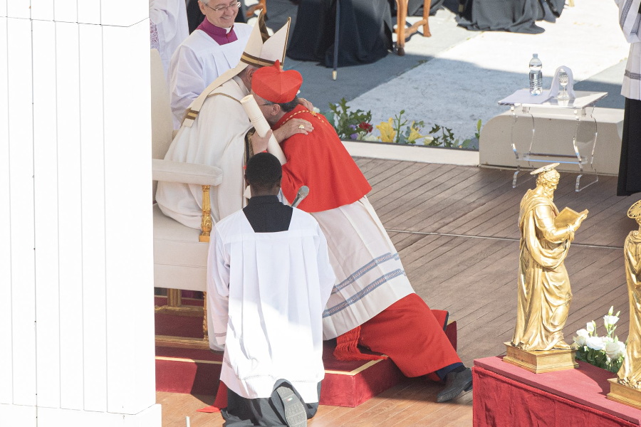 Parem, em nome de Deus, cessem o fogo! – Francisco - Igreja Açores