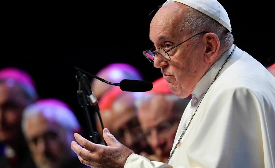 Papa pede que católicos superem “preconceitos e rigidez”, valorizando sobriedade e escuta na Igreja