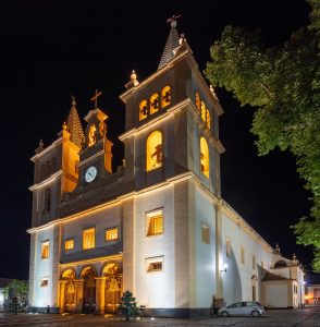 https://commons.wikimedia.org/wiki/File:Catedral_del_Santo_Salvador,_Angra_do_Hero%C3%ADsmo,_isla_de_Terceira,_Azores,_Portugal,_2020-07-24,_DD_111-113_HDR.jpg