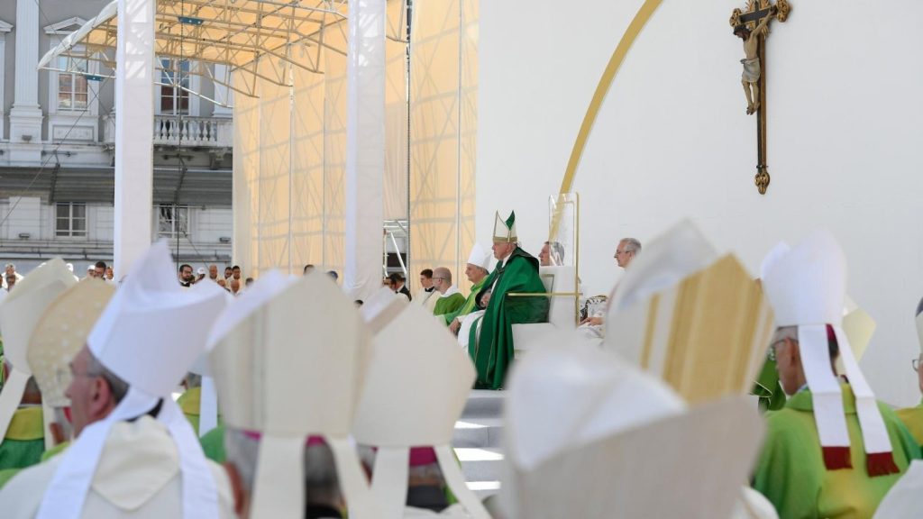Papa defende fé atenta a “problemas sociais e políticos”, que acompanha vida concreta das pessoas