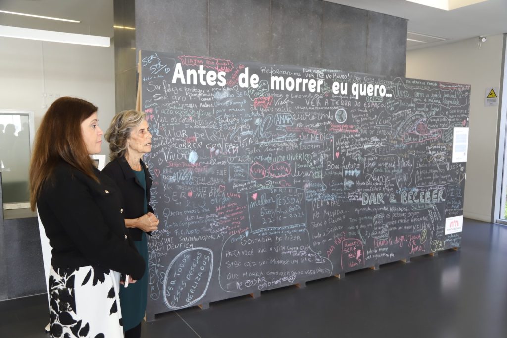 Mural sobre o sentido da vida da  `comunidade compassiva´ de São Miguel desloca-se para a Universidade